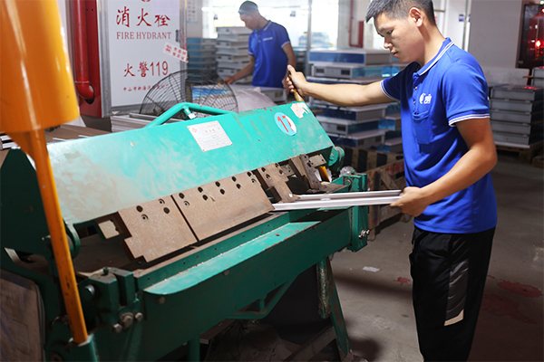Quality Control Inspection of Mirror Components